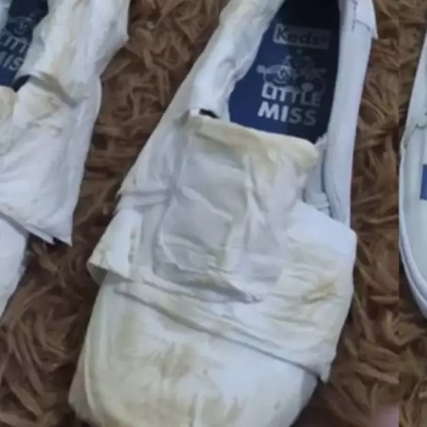 Jangan dicuci pakai detergen, ini cara hilangkan noda membandel di sepatu kanvas pakai 1 pembersih