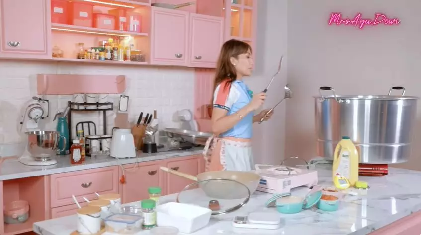dapur ayu dewi bernuansa putih  © 2025 YouTube dapur ayu dewi bernuansa putih  © 2025 YouTube