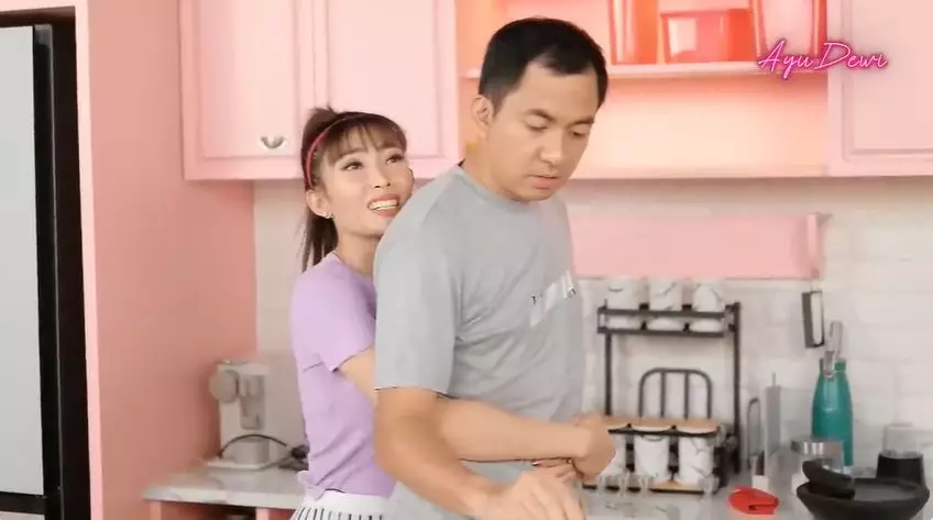 dapur ayu dewi bernuansa putih  © 2025 YouTube dapur ayu dewi bernuansa putih  © 2025 YouTube
