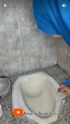 Trik basmi kerak di kloset agar bersih kesat cukup tambah 1 bahan dapur © YouTube Trik basmi kerak di kloset agar bersih kesat cukup tambah 1 bahan dapur © YouTube