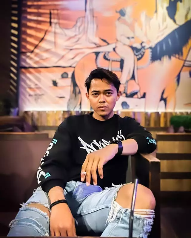 Potret Safnoviar Tiasdi suami Dilan Janiyar © Instagram