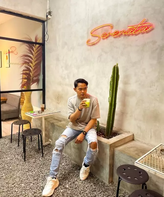 Potret Safnoviar Tiasdi suami Dilan Janiyar © Instagram