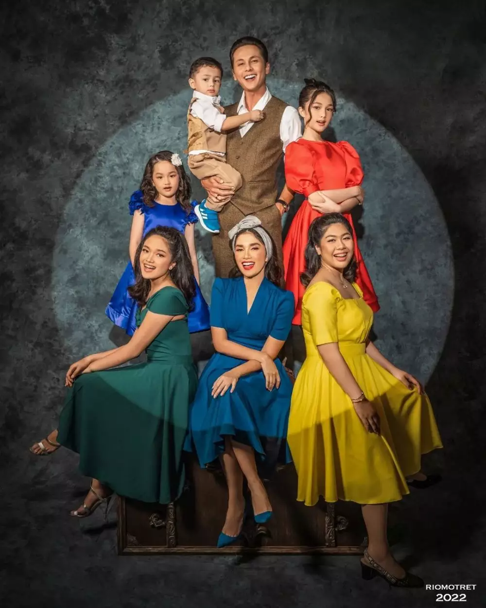 transformasi bocah rambut bondol jadi istri presenter kondang © berbagai sumber transformasi bocah rambut bondol jadi istri presenter kondang © berbagai sumber