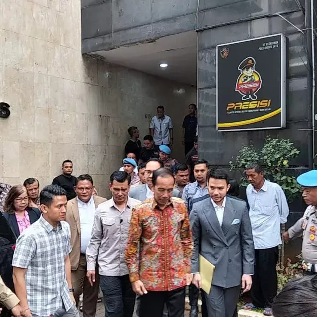 Lapor ke Polda Metro Jaya soal dugaan ijazah palsu, Jokowi perlihatkan ijazah SD-kuliah ke penyidik 