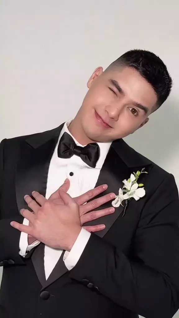 al ghazali alyssa daguise kim seon-ho smile © 2025 TikTok