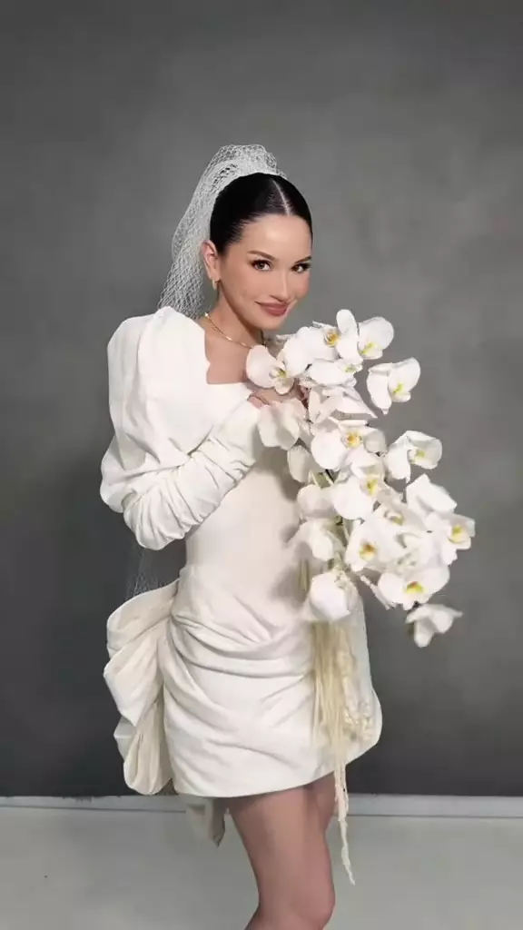 al ghazali alyssa daguise kim seon-ho smile © 2025 TikTok