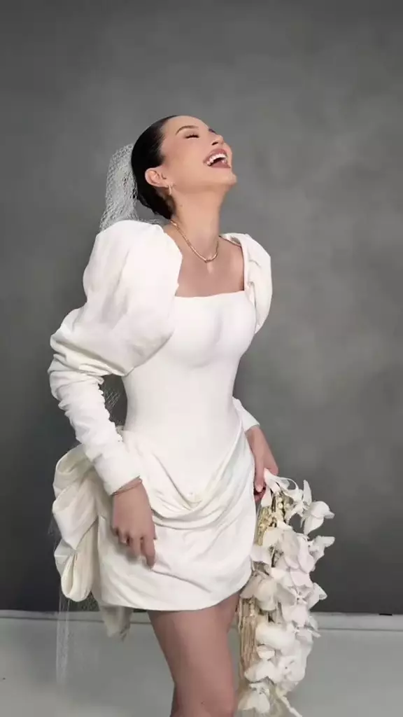 al ghazali alyssa daguise kim seon-ho smile © 2025 TikTok