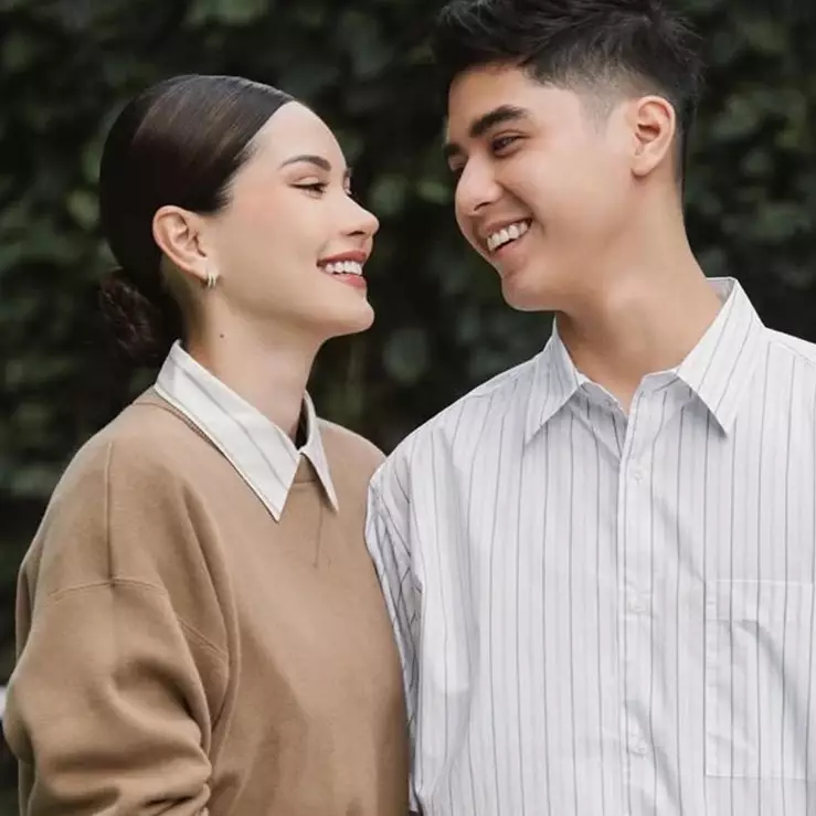 9 Potret romantis Al Ghazali-Alyssa Daguise ikut challenge 'Kim Seon-ho smile', ditonton 11 juta kali