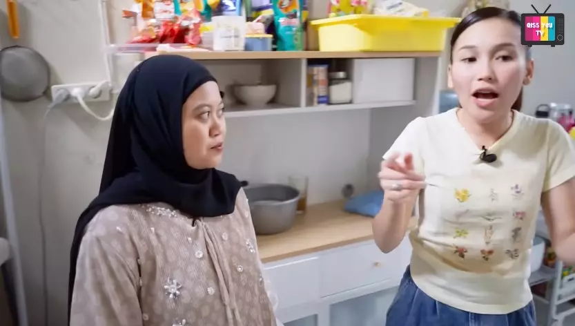 dapur sempit di rumah baru Musdalifah Basri © YouTube dapur sempit di rumah baru Musdalifah Basri © YouTube