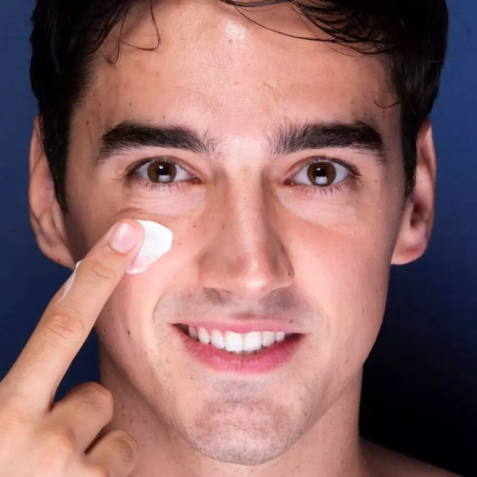 Trik skincare simpel untuk pria usia 30-an, bikin wajah awet muda tanpa ribet