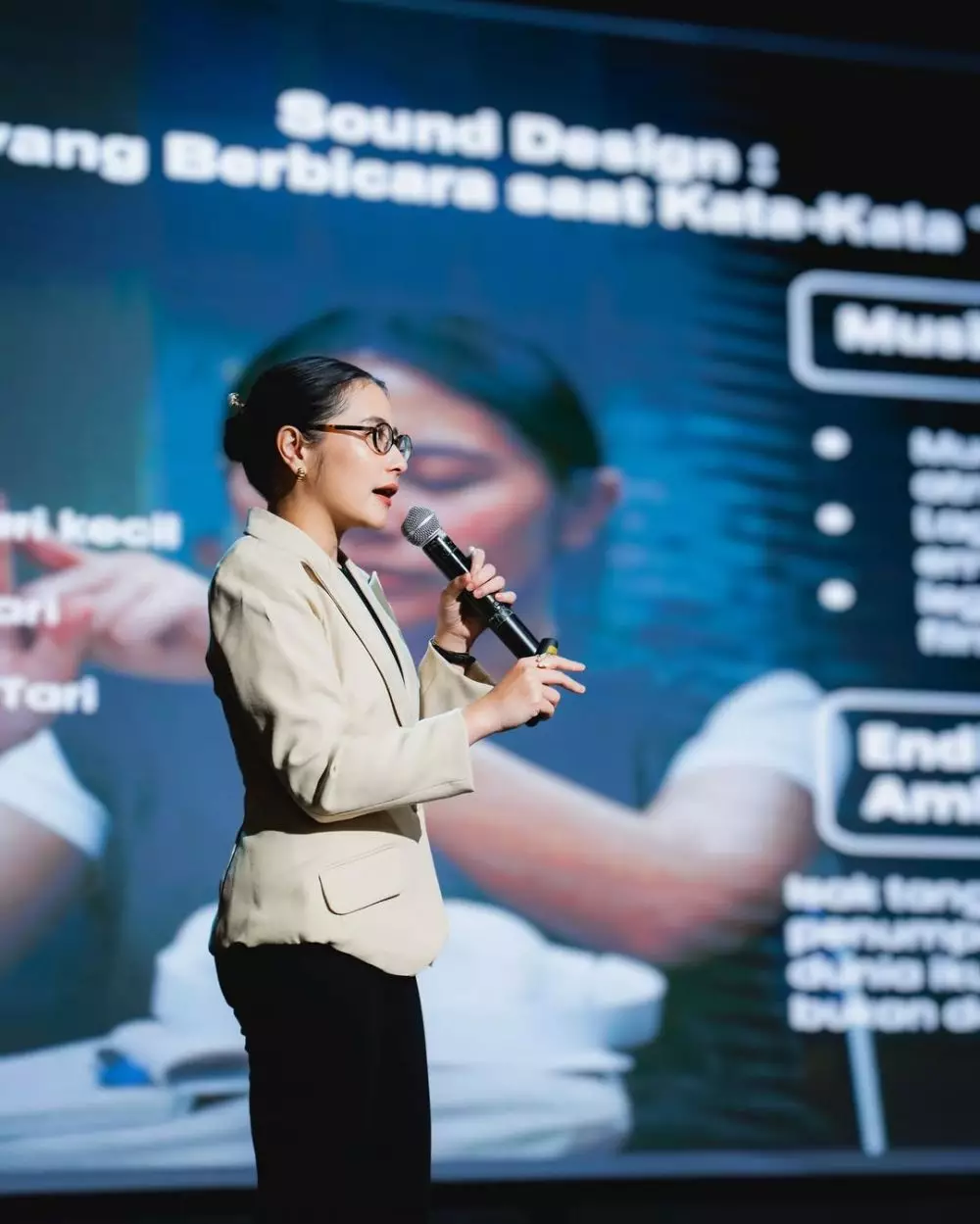 prilly latuconsina mengajar jadi dosen tetap  © 2025 Instagram