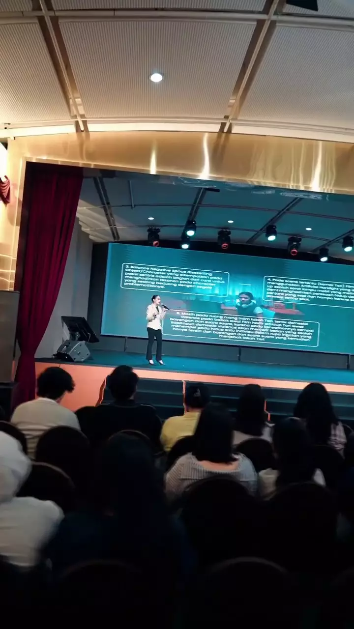 prilly latuconsina mengajar jadi dosen tetap  © 2025 Instagram