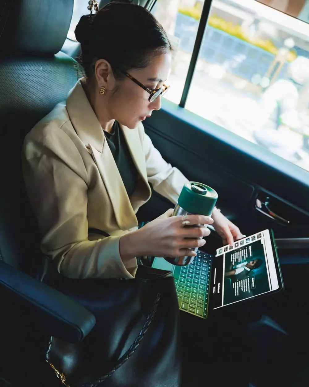 prilly latuconsina mengajar jadi dosen tetap  © 2025 Instagram