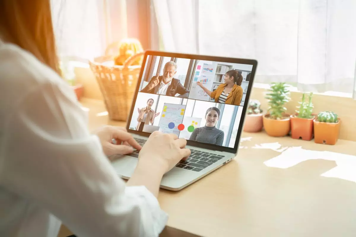 10 shortcut keyboard yang berguna saat jadi moderator meeting online, nggak perlu lagi grogi!