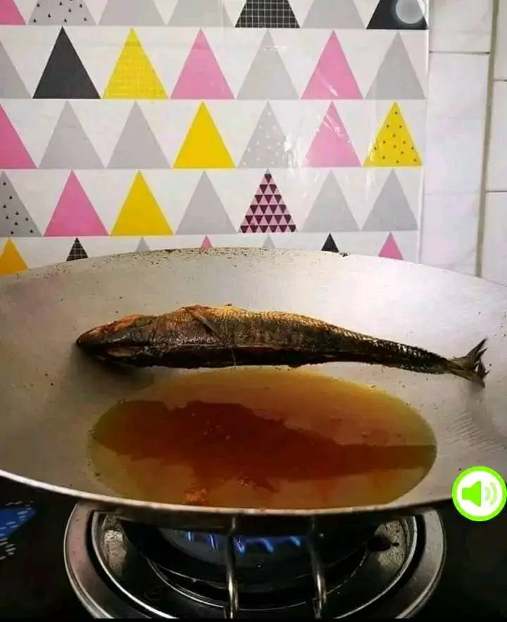 goreng ikan di panci © berbagai sumber goreng ikan di panci © berbagai sumber