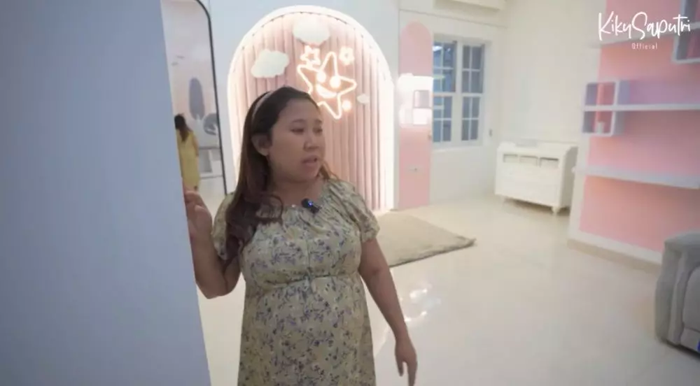 Kiky Saputri buat kamar baru untuk anak © YouTube