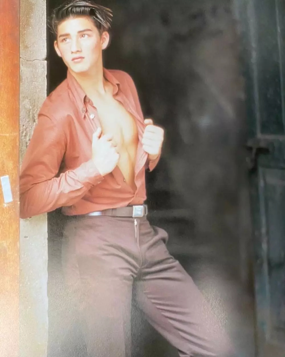 Transformasi Mike Lewis dari dulu hingga kini © 2023 brilio.net Transformasi Mike Lewis dari dulu hingga kini © 2023 brilio.net