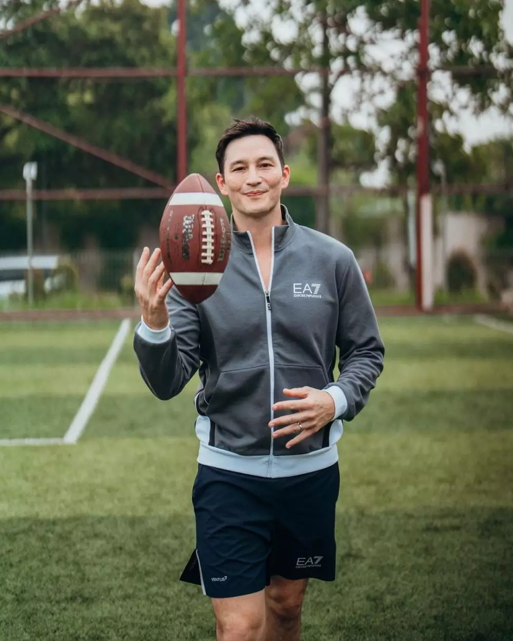 Transformasi Mike Lewis dari dulu hingga kini © 2023 brilio.net Transformasi Mike Lewis dari dulu hingga kini © 2023 brilio.net