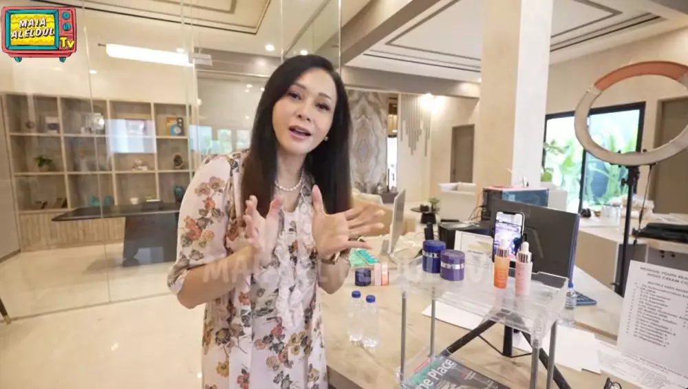 Maia Estianty renovasi rumah lama jadi kantor baru © YouTube Maia Estianty renovasi rumah lama jadi kantor baru © YouTube