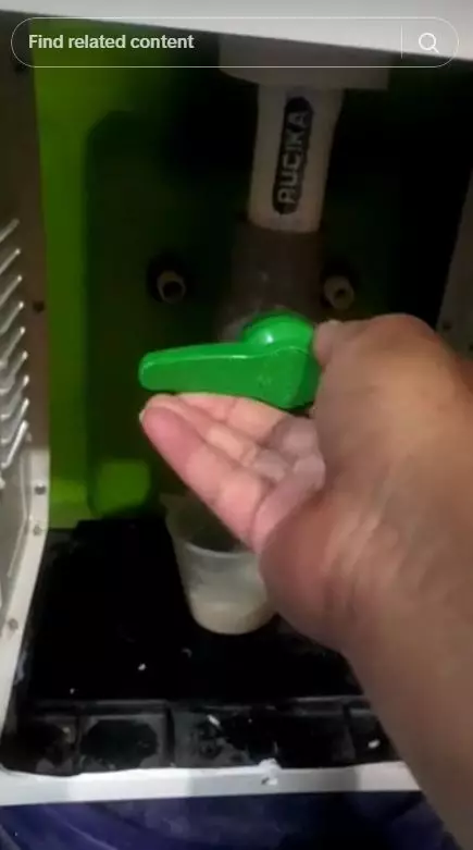 dispenser beras antikutu ala bapak-bapak © TikTok