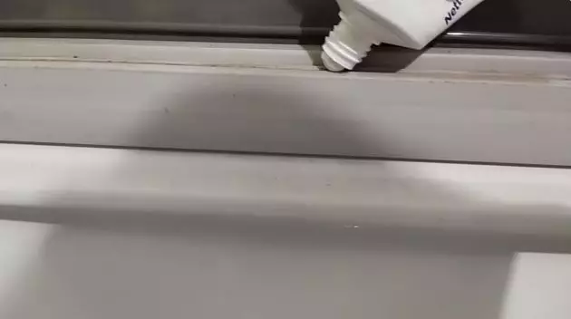 cara hilangkan bau kulkas youtubee © 2023 brilio.net