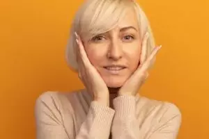 Cara atasi kulit kendur agar awet muda pakai 1 jenis buah, wajah kencang kurang dari seminggu