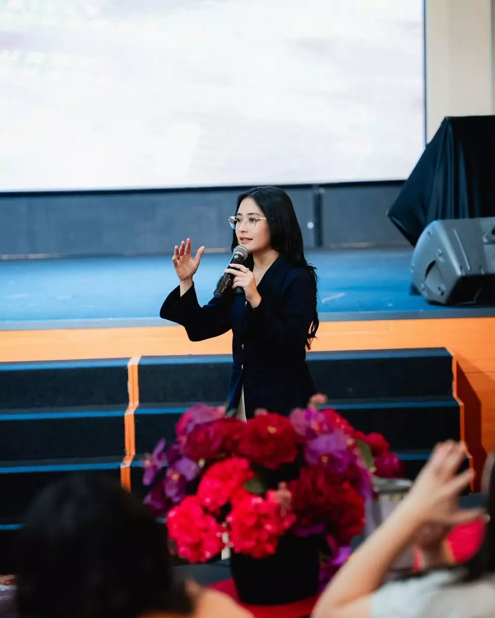 omara esteghlal jadi mahasiswa prilly latuconsina © 2025 Instagram