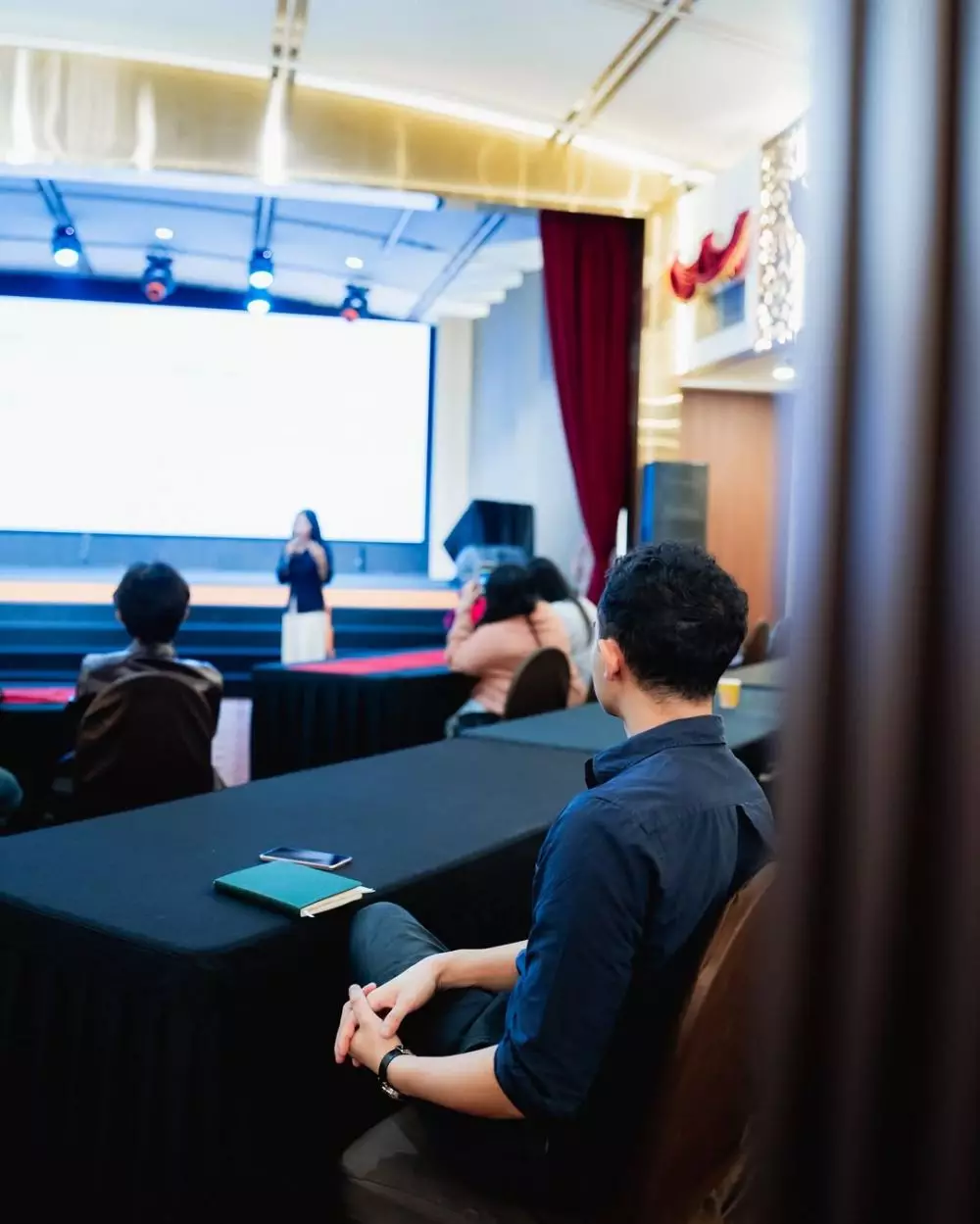 omara esteghlal jadi mahasiswa prilly latuconsina © 2025 Instagram