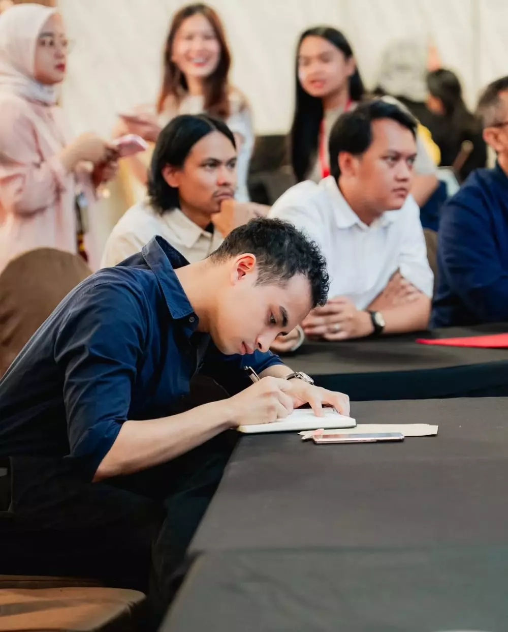 omara esteghlal jadi mahasiswa prilly latuconsina © 2025 Instagram