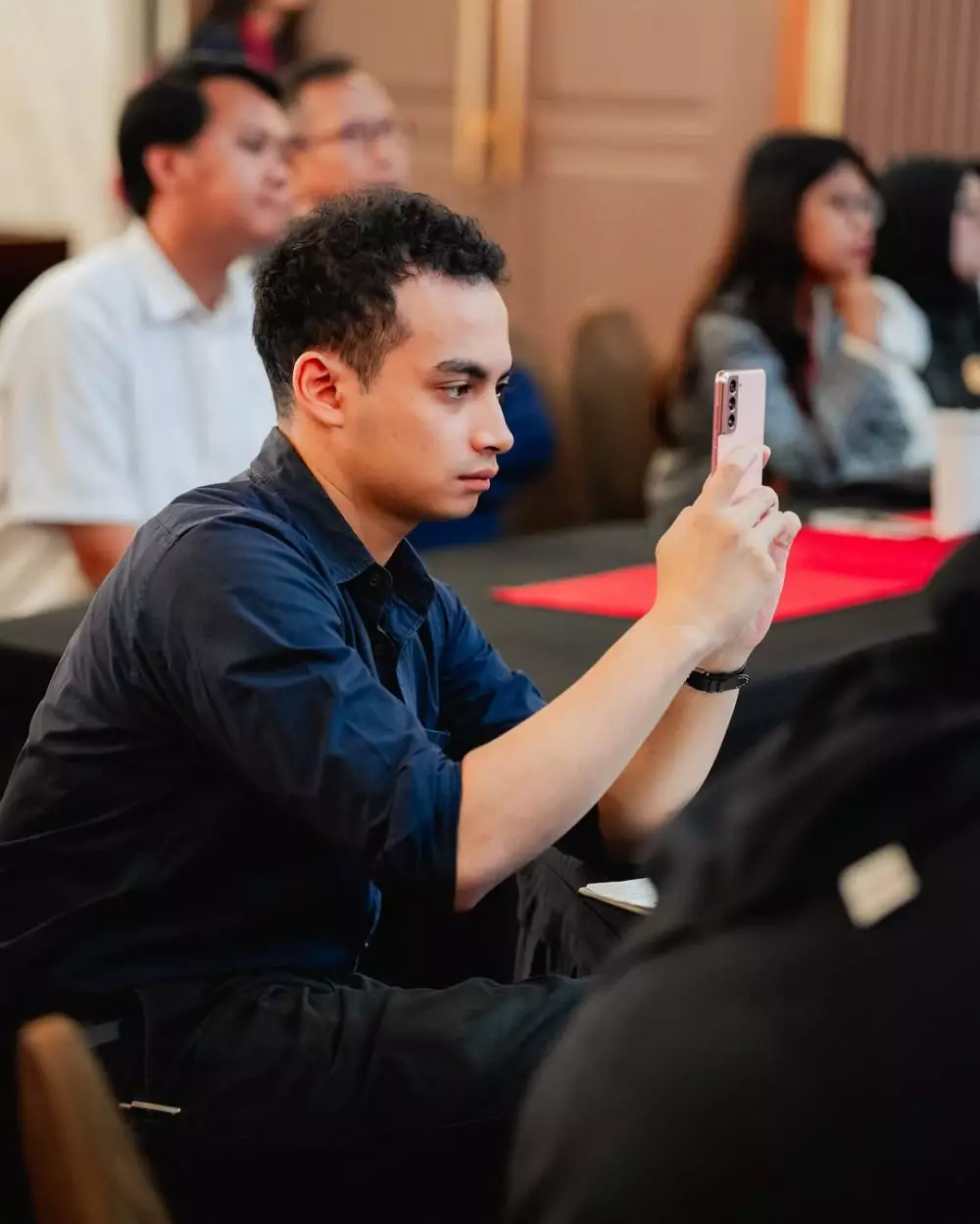 omara esteghlal jadi mahasiswa prilly latuconsina © 2025 Instagram