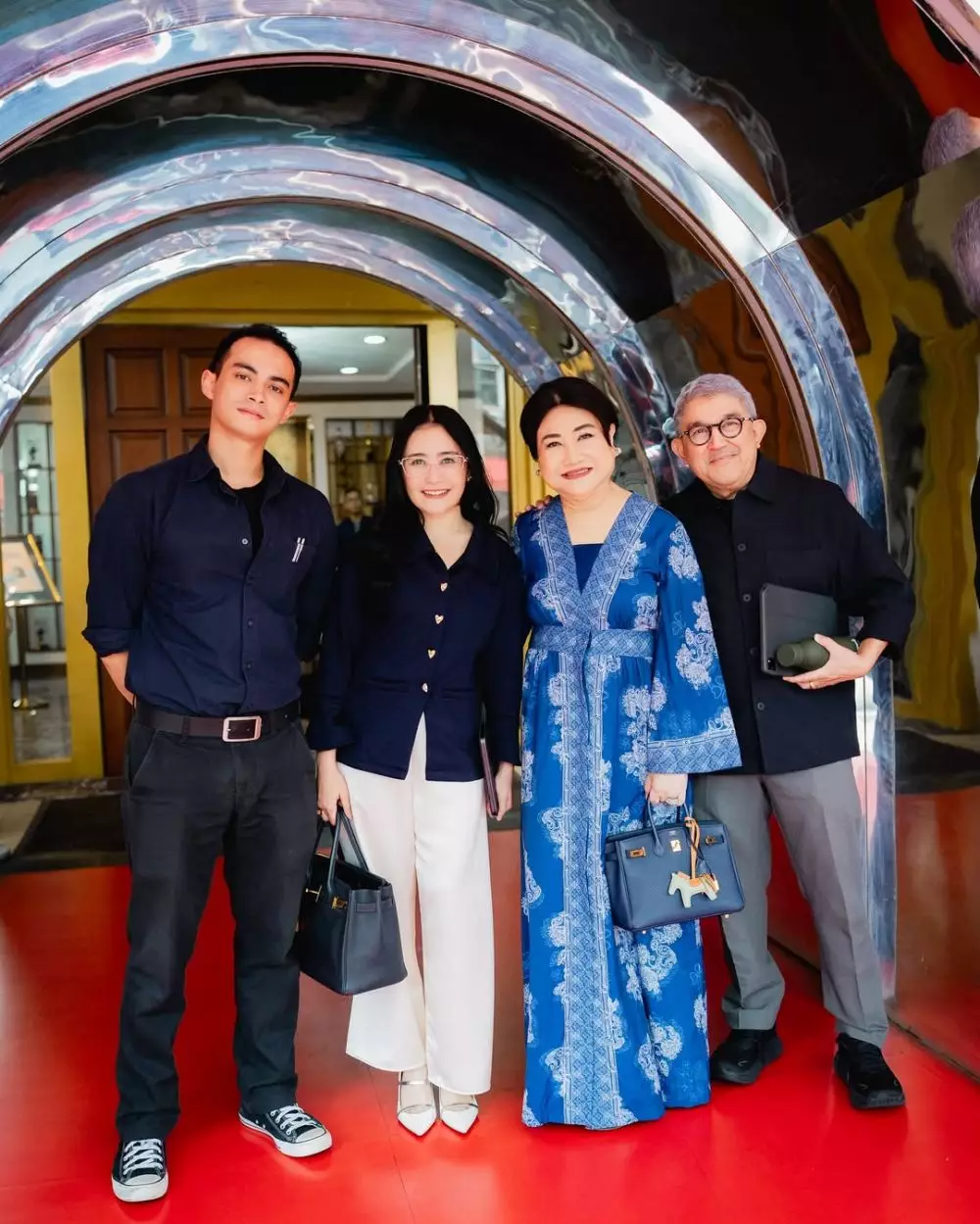 omara esteghlal jadi mahasiswa prilly latuconsina © 2025 Instagram