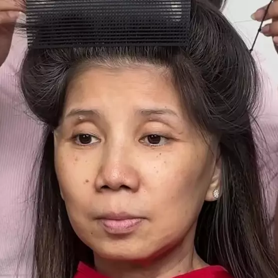 Hidung lebar jadi ramping, transformasi makeup ibu-ibu dirias fresh cute ini hasilnya bak beda orang