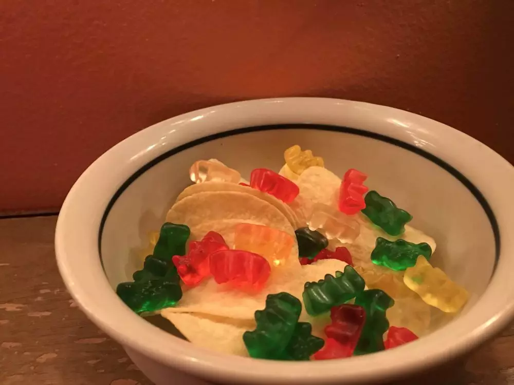 makanan campur permen © berbagai sumber