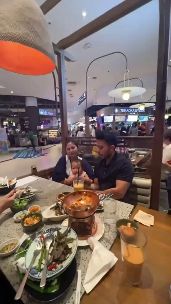 penampilan jessica mila saat momong anak  © 2025 TikTok penampilan jessica mila saat momong anak  © 2025 TikTok