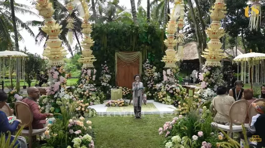 acara siraman pernikahan luna maya dan maxime bouttier © 2025 YouTube acara siraman pernikahan luna maya dan maxime bouttier © 2025 YouTube