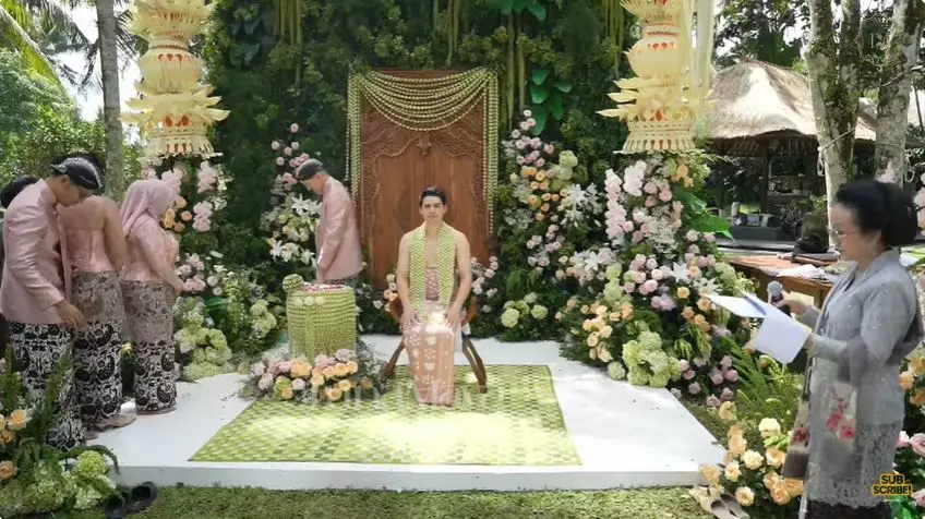 acara siraman pernikahan luna maya dan maxime bouttier © 2025 YouTube acara siraman pernikahan luna maya dan maxime bouttier © 2025 YouTube