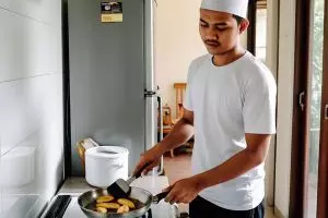 5 Kesalahan saat menggoreng pisang yang bikin berminyak dan lembek, ini cara menghindarinya