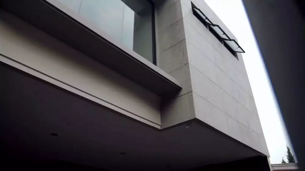 rumah baru jonathan frizzy © 2025 Instagram