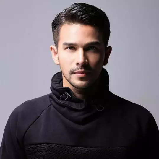 Miliki hunian baru usai cerai, 9 Potret rumah Jonathan Frizzy interiornya simpel serba abu-abu