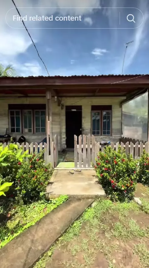 Wanita ini renovasi rumah dinding kayu jadi mewah © TikTok Wanita ini renovasi rumah dinding kayu jadi mewah © TikTok