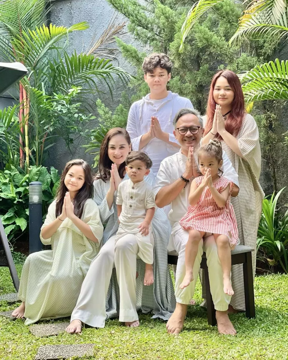 bocah dirias tebal ini dulunya pesinetron top kini jadi IRT © berbagai sumber  bocah dirias tebal ini dulunya pesinetron top kini jadi IRT © berbagai sumber