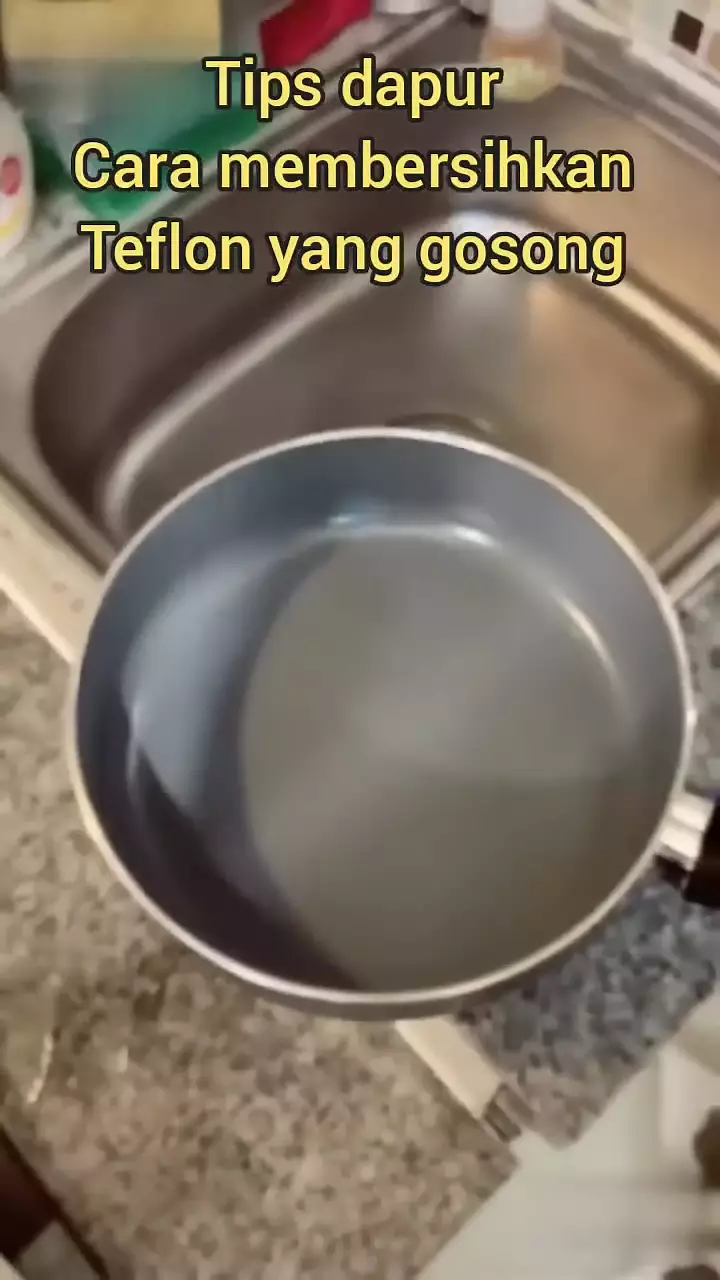 Trik menghilangkan kerak gosong di teflon sekarang pakai 1 bahan sederhana, noda membandel auto enyah berbagai sumber