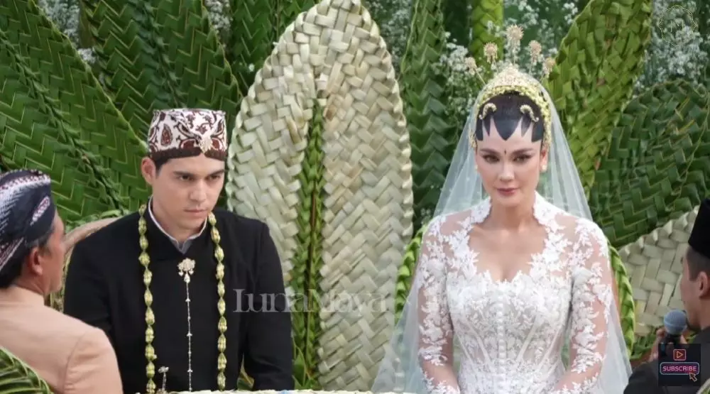 akad nikah Luna Maya dan Maxime Bouttier © YouTube