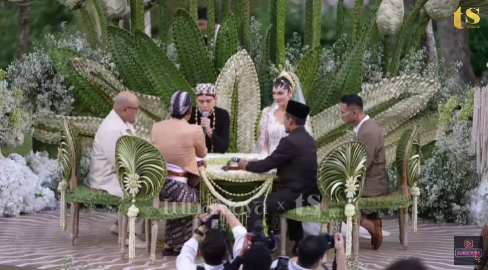 akad nikah Luna Maya dan Maxime Bouttier © YouTube