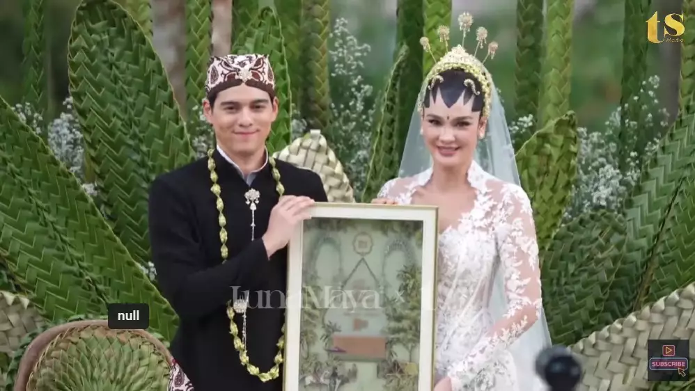 akad nikah Luna Maya dan Maxime Bouttier © YouTube