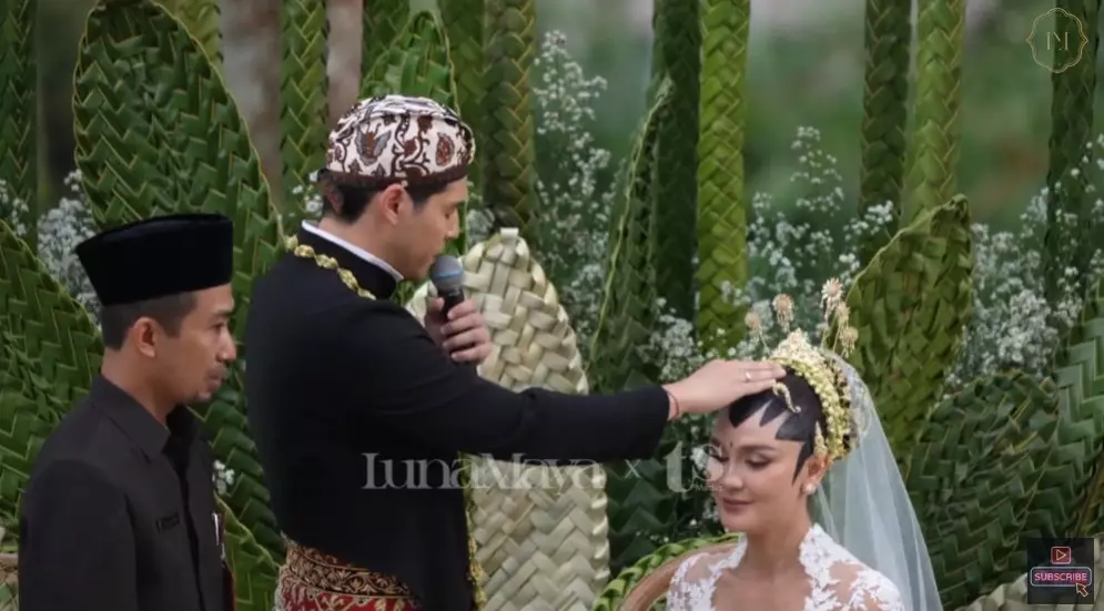 akad nikah Luna Maya dan Maxime Bouttier © YouTube