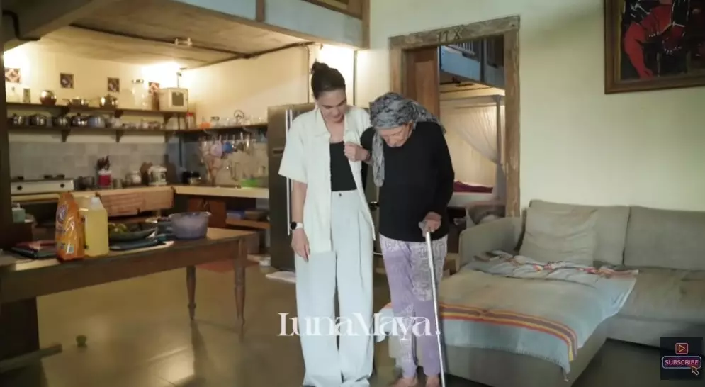 dapur ibu Luna Maya tanpa kitchen set rapi © YouTube