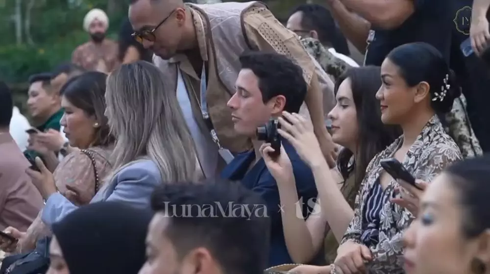 Steffi Zamora terciduk gandeng Nino Fernandez © TikTok