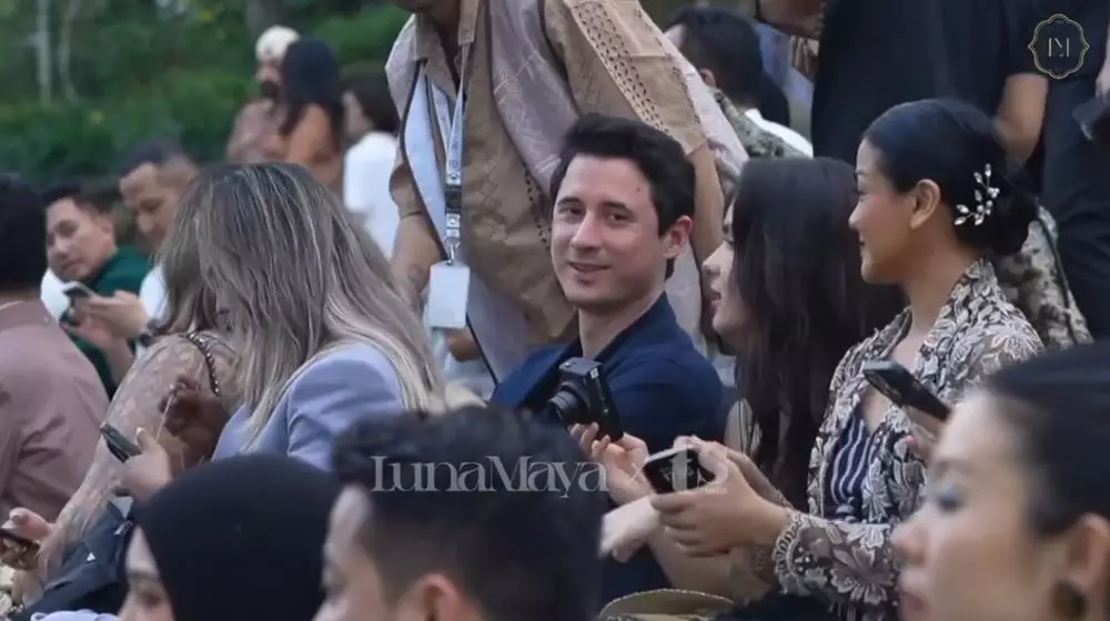 Steffi Zamora terciduk gandeng Nino Fernandez © TikTok
