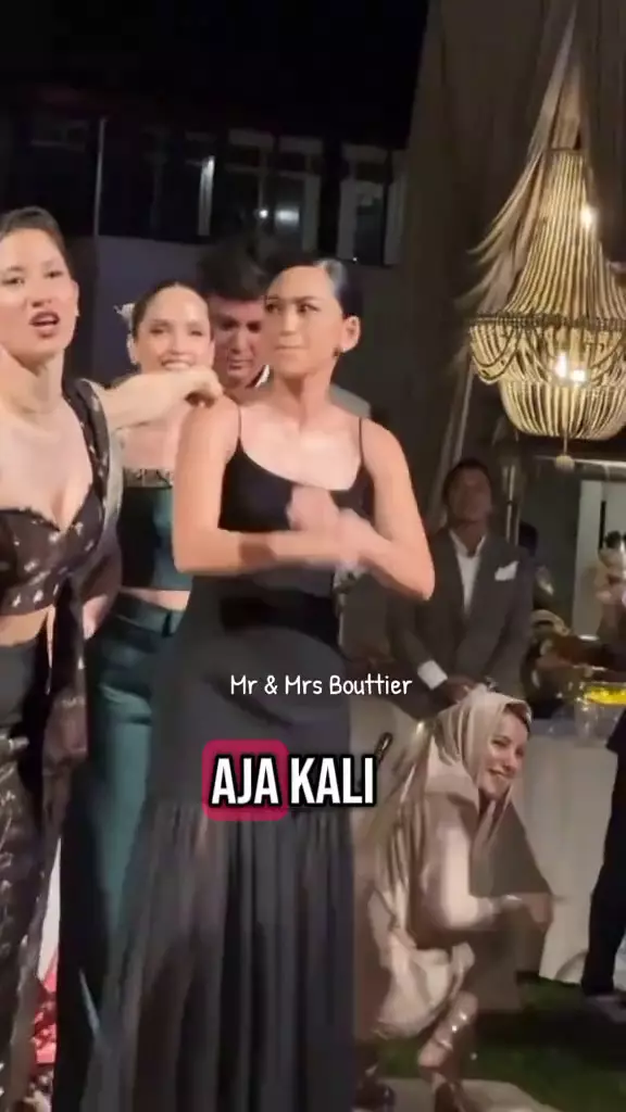 gaya hijab olla ramlan nikahan luna maya  © 2025 brilio.net